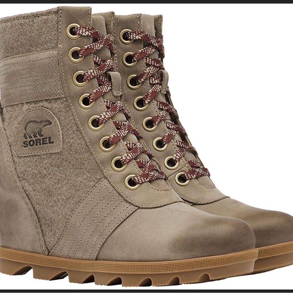 Sorel Women's Tan Lace-Up Boots